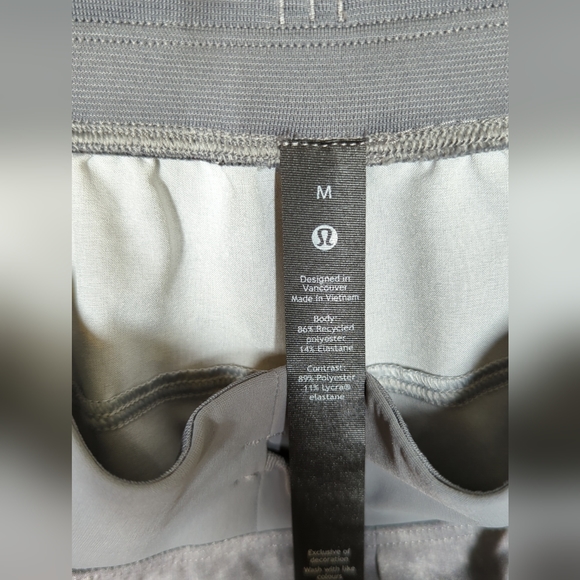Lululemon Mens T.H.E. Linerless 10"  Shorts Size M Gravel Dust Asphalt Grey EUC - Picture 2 of 7